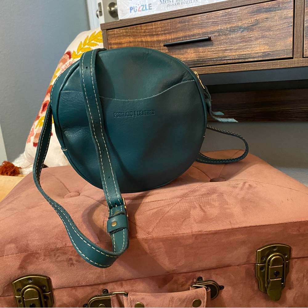 Portland Leather round purse -